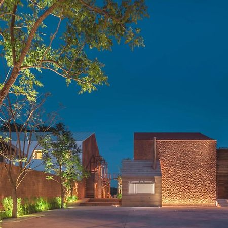 Baan Pomphet Hotel Ayutthaya Bagian luar foto